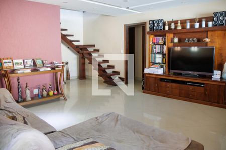 Sala de casa à venda com 4 quartos, 140m² em Itaipu, Niterói