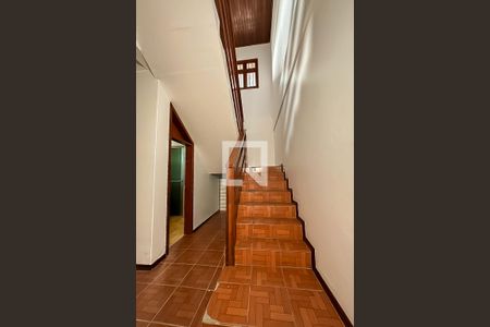 Escada de casa para alugar com 5 quartos, 168m² em Centro, Novo Hamburgo