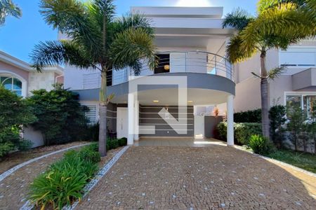 Casa de condomínio à venda com 290m², 4 quartos e 4 vagasFachada 