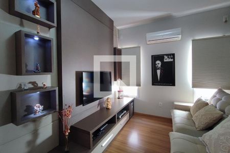 Sala de TV de casa de condomínio à venda com 4 quartos, 290m² em Swiss Park, Campinas