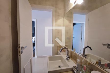 Casa de condomínio à venda com 290m², 4 quartos e 4 vagasLavabo