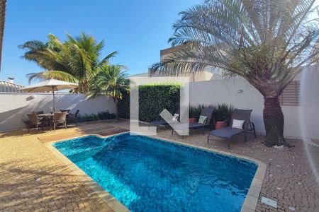 Casa de condomínio à venda com 290m², 4 quartos e 4 vagasPiscina