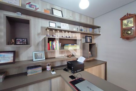 Casa de condomínio à venda com 290m², 4 quartos e 4 vagasEscritório