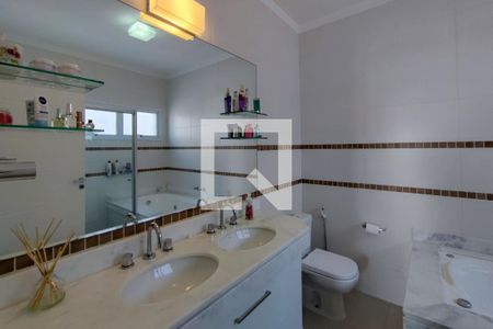 Casa de condomínio à venda com 290m², 4 quartos e 4 vagasBanheiro Suíte Master