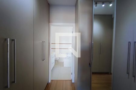 Casa de condomínio à venda com 290m², 4 quartos e 4 vagasCloset da Suíte Master