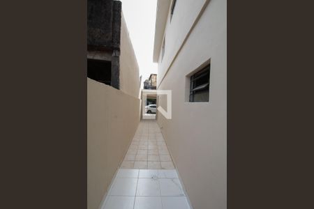 Casa para alugar com 130m², 3 quartos e 1 vaga Casa para alugar com 130m², 3 quartos e 1 vagaCorredor lateral externo