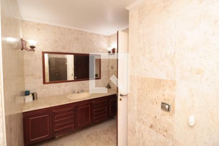 Apartamento à venda com 240m², 5 quartos e 3 vagas Apartamento à venda com 240m², 5 quartos e 3 vagasBanheiro da Suíte