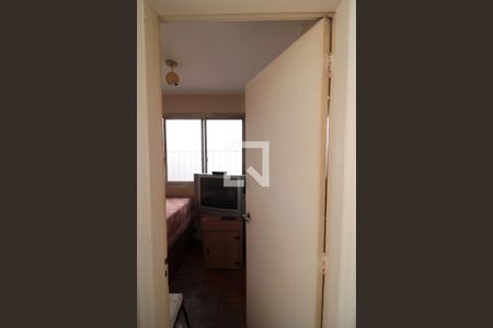 Apartamento à venda com 240m², 5 quartos e 3 vagas Apartamento à venda com 240m², 5 quartos e 3 vagasQuarto de Serviço 2