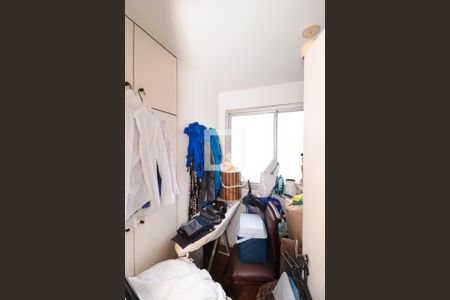 Apartamento à venda com 240m², 5 quartos e 3 vagas Apartamento à venda com 240m², 5 quartos e 3 vagasQuarto de Serviço 1