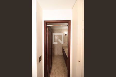 Apartamento à venda com 240m², 5 quartos e 3 vagas Apartamento à venda com 240m², 5 quartos e 3 vagasBanheiro da Suíte