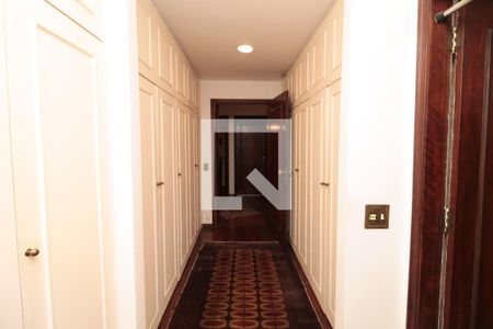 Apartamento à venda com 240m², 5 quartos e 3 vagas Apartamento à venda com 240m², 5 quartos e 3 vagasSuíte