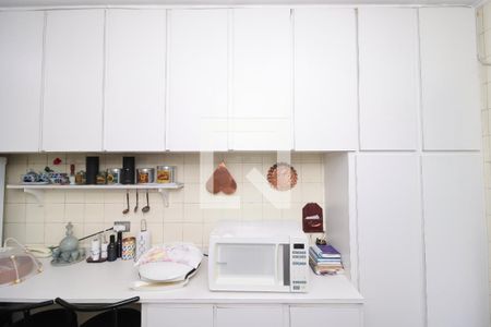 Apartamento à venda com 240m², 5 quartos e 3 vagas Apartamento à venda com 240m², 5 quartos e 3 vagasCozinha - Armários