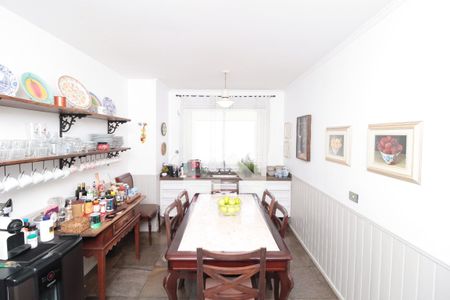 Apartamento à venda com 240m², 5 quartos e 3 vagas Apartamento à venda com 240m², 5 quartos e 3 vagasCozinha - Sala de Jantar