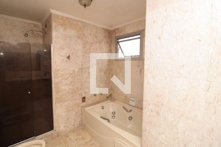 Apartamento à venda com 240m², 5 quartos e 3 vagas Apartamento à venda com 240m², 5 quartos e 3 vagasBanheiro da Suíte