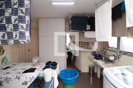 Apartamento à venda com 240m², 5 quartos e 3 vagas Apartamento à venda com 240m², 5 quartos e 3 vagasÁrea de Serviço