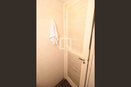 Apartamento à venda com 240m², 5 quartos e 3 vagas Apartamento à venda com 240m², 5 quartos e 3 vagasBanheiro de serviço