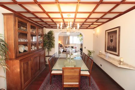 Apartamento à venda com 240m², 5 quartos e 3 vagas Apartamento à venda com 240m², 5 quartos e 3 vagasSala de Jantar