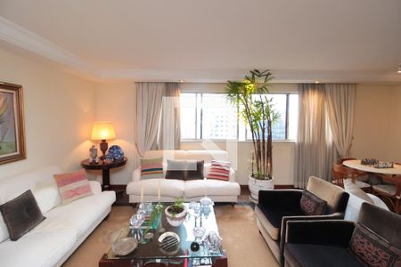 Apartamento à venda com 240m², 5 quartos e 3 vagas Apartamento à venda com 240m², 5 quartos e 3 vagasSala