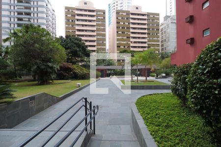 Apartamento à venda com 240m², 5 quartos e 3 vagas Apartamento à venda com 240m², 5 quartos e 3 vagasÁrea comum