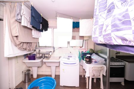 Apartamento à venda com 240m², 5 quartos e 3 vagas Apartamento à venda com 240m², 5 quartos e 3 vagasÁrea de Serviço