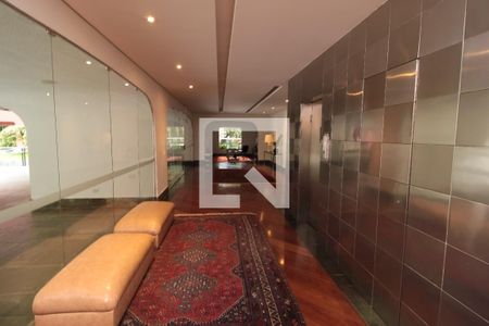 Apartamento à venda com 240m², 5 quartos e 3 vagas Apartamento à venda com 240m², 5 quartos e 3 vagasHall social