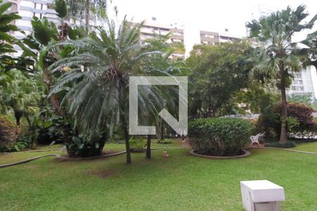 Apartamento à venda com 240m², 5 quartos e 3 vagas Apartamento à venda com 240m², 5 quartos e 3 vagasÁrea comum