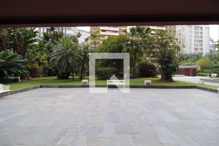 Apartamento à venda com 240m², 5 quartos e 3 vagas Apartamento à venda com 240m², 5 quartos e 3 vagasÁrea comum