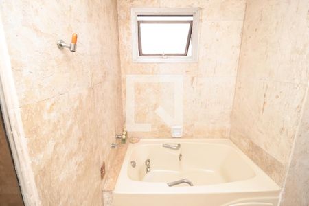 Apartamento à venda com 240m², 5 quartos e 3 vagas Apartamento à venda com 240m², 5 quartos e 3 vagasBanheiro da Suíte