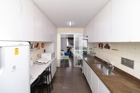 Apartamento à venda com 240m², 5 quartos e 3 vagas Apartamento à venda com 240m², 5 quartos e 3 vagasCozinha