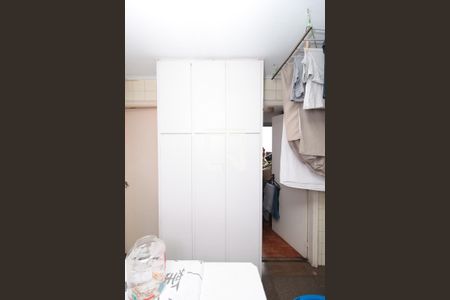 Apartamento à venda com 240m², 5 quartos e 3 vagas Apartamento à venda com 240m², 5 quartos e 3 vagasÁrea de Serviço - Armário