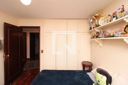 Apartamento à venda com 240m², 5 quartos e 3 vagas Apartamento à venda com 240m², 5 quartos e 3 vagasQuarto 1