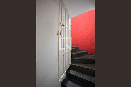 Escada de casa para alugar com 2 quartos, 90m² em Vila Sonia, São Paulo