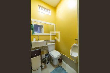 Casa à venda com 258m², 3 quartos e 4 vagasBanheiro de Serviço