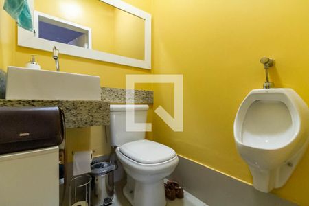 Casa à venda com 258m², 3 quartos e 4 vagasBanheiro de Serviço