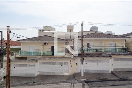 Casa para alugar com 96m², 2 quartos e 1 vaga Casa para alugar com 96m², 2 quartos e 1 vagaVista da Varanda dos Quartos