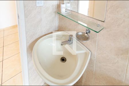 Casa para alugar com 96m², 2 quartos e 1 vaga Casa para alugar com 96m², 2 quartos e 1 vagaBanheiro Social