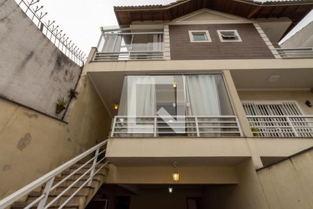 Casa à venda com 270m², 4 quartos e 3 vagas Casa à venda com 270m², 4 quartos e 3 vagasFrente