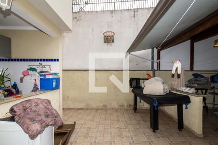 Casa à venda com 270m², 4 quartos e 3 vagas Casa à venda com 270m², 4 quartos e 3 vagasQuintal