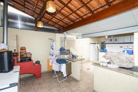 Casa à venda com 270m², 4 quartos e 3 vagas Casa à venda com 270m², 4 quartos e 3 vagasQuintal