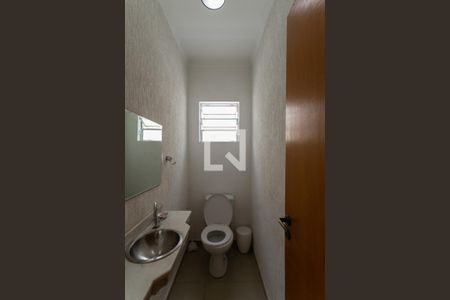 Casa à venda com 270m², 4 quartos e 3 vagas Casa à venda com 270m², 4 quartos e 3 vagasLavabo