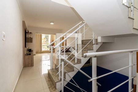 Escada de casa à venda com 4 quartos, 270m² em Jardim Santa Mena, Guarulhos