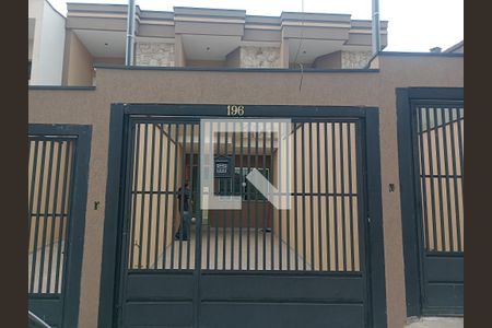 Casa à venda com 98m², 2 quartos e 2 vagasFachada