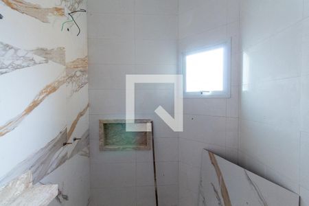 Casa à venda com 98m², 2 quartos e 2 vagasBanheiro da Suíte 2