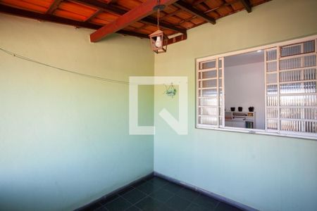 Casa à venda com 270m², 4 quartos e 4 vagas Casa à venda com 270m², 4 quartos e 4 vagasVaranda