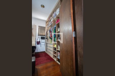 Casa à venda com 270m², 4 quartos e 4 vagas Casa à venda com 270m², 4 quartos e 4 vagasCloset Suíte