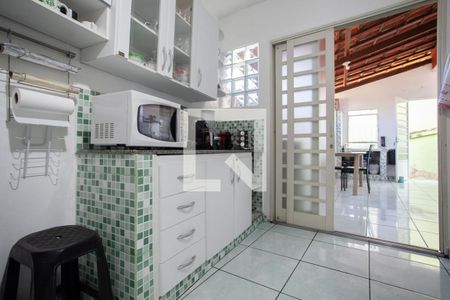 Casa à venda com 270m², 4 quartos e 4 vagas Casa à venda com 270m², 4 quartos e 4 vagasCozinha - Armários