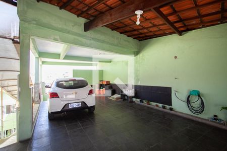 Casa à venda com 270m², 4 quartos e 4 vagas Casa à venda com 270m², 4 quartos e 4 vagasGaragem