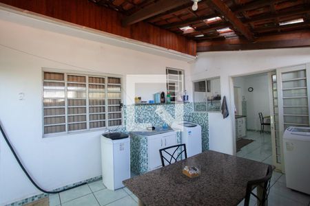 Casa à venda com 270m², 4 quartos e 4 vagas Casa à venda com 270m², 4 quartos e 4 vagasÁrea de Serviço