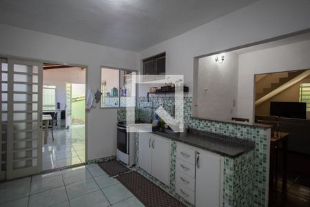 Casa à venda com 270m², 4 quartos e 4 vagas Casa à venda com 270m², 4 quartos e 4 vagasCozinha