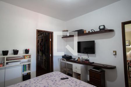 Casa à venda com 270m², 4 quartos e 4 vagas Casa à venda com 270m², 4 quartos e 4 vagasSuíte